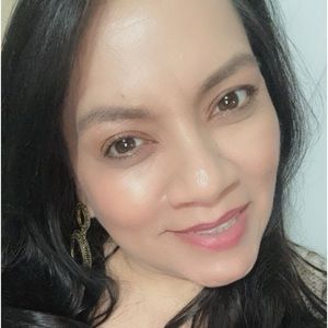 Meet your Posher, Raquel